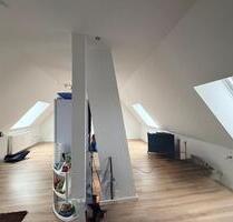 Anfragenstopp! Biete helle 1 Zimmerwohnung im DG - Nähe Bahnhof - Lübeck Sankt Lorenz Nord