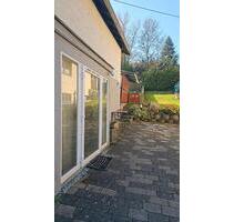 Zweifamilienhaus mit Apartment, PV+Speicher, großer Garten - Breitscheid