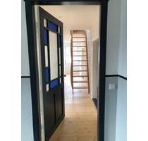 zentrale Drei-Zimmer-Wohnung im 1. OG nebst Dachraum u Stellplatz - Barth