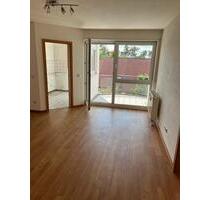 2 Zimmer DG Wohnung mit Balkon, Tiefgaragenstellplatz und Stellpl - Sandhausen