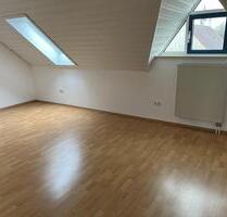 Schöne geräumige Dachgeschoßwohnung - Babenhausen