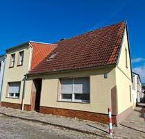 Einfamilienhaus + Nebengelass zu verkaufen - Nienburg (Saale)