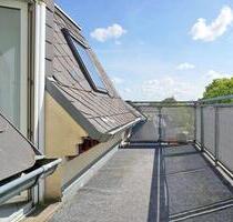 Gemütliche 3-Zimmer-Dachwohnung mit Dachterrasse, Laminatboden, Badewanne und PKW-Stellplatz im Hof - Radeberg