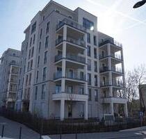 Exklusive 2-Zimmer-Wohnung mit großem und schönem Balkon und EBK direkt am Europagarten - Frankfurt am Main Gallus