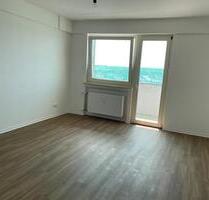 Weitblick: Modernisierte 3 Zimmerwohnung mit Balkon - Offenbach am Main Bieberer Berg