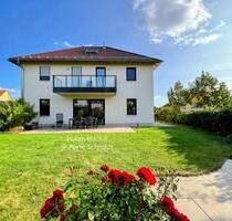 Neuwertiges Einfamilienhaus mit großem Grundstück - Radebeul