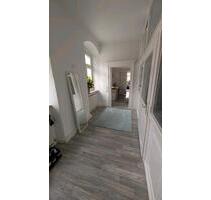 Helle 2-Zimmer Wohnung, neu saniert, Stadtmitte, inkl. Küche - Hof Altstadt