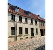 ANFRAGESTOPP | RENOVIERT | 2 Zimmer im EG | Fachwerk-Charme | Designboden | offene Küche - Wismar Altstadt