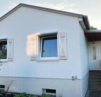 Kleines Einfamilienhaus mit viel Grün drumherum in Teltow