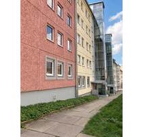 Behindertengerechte 2-Raum-Wohnung mit Dusche, Balkon und Aufzug in der Innenstadt zu haben. - Gera