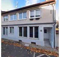 Charmantes Einfamilienhaus mit Balkon und viel Stauraum - Erftstadt