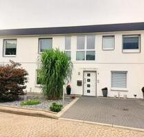 Modernisiertes 2 Fam. Haus 8 Zimmer, EBK in Bielefeld Lämershagen