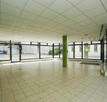 ++ NEU ++ Helle Gewerbefläche mit großen Schaufenstern in zentraler Lage - Zwickau