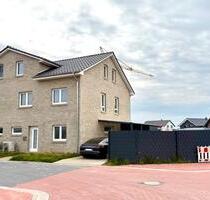 Maklerfreie Neubau Doppelhaushälfte mit A+ Effiz. Fußbodenheizun - Jever