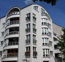 Berlin: Schicke Dachgeschosswohnung in Berlin Treptow