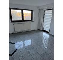 Dreizimmer Wohnung Flözlingen - 800,00 EUR Kaltmiete, ca.  80,00 m² in Zimmern ob Rottweil (PLZ: 78658)