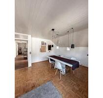 Helle 3,5-Zi.-DG-Whg. + EBK, Balkon, TG-Stellplatz & Bühne - Ellwangen (Jagst)