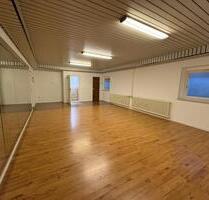 Vereinsbüro mit Tanztrainingsraum für Yoga Pilates Kindertanz - Frankfurt am Main Unterliederbach