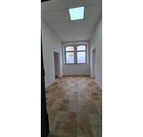Helle Geräumige 2 Zimmer Wohnung + Küche 15 Min v. Würzburg