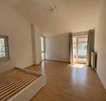 Pforzheim - Schöne, helle 1 Zimmer-Wohnung mit großem Süd-Balkon