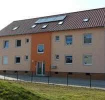 2 Zi. DG-Wohnung m. Balkon u. EBK an ruhige Mieter - Hankensbüttel