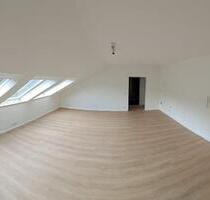 Sanierte 2-Zimmer-Dachgeschoss-Wohnung am Stadtgarten - Aachen Aachen-Mitte