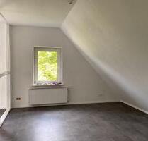 Schöne Helle 2 Zimmer Dachgeschosswohnung - Solingen Burg