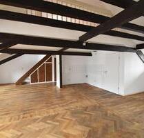 Altbau-Maisonette! Bezugsfreie 2-Zi-Maisonette-Whg mit Balkon - Düsseldorf Stadtbezirk 3
