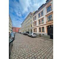 Lichtdurchflutete Dachgeschosswohnung mit Weitblick – EBK, WG geeignet, großes Bad mit Fenster! - Magdeburg Nordwest