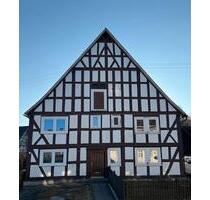 Doppelhaushälfte mit Bachlauf in ruhiger Wohngegend - Hilchenbach