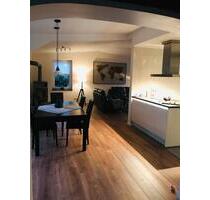 3 Zimmer Wohnung Haus - 1.750,00 EUR Kaltmiete, ca.  105,00 m² in Trappenkamp (PLZ: 24610)