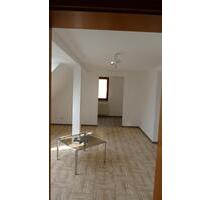 Freundliche 1,5 Zimmer Dachgeschosswohnung Text lesen! - Nürtingen