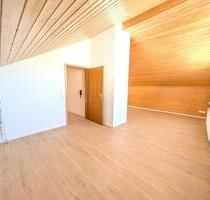 Helle 2-Zimmer-Dachgeschosswohnung in ruhiger Südhanglage - Ebersbach an der Fils