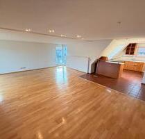 Großzügige helle, 4,5 Zi-Wohnung in WeilheimTeck - Weilheim an der Teck