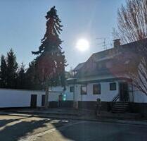 Kernsanierte Dachwohnung mit 2ZKB, Abstellraum - Beindersheim