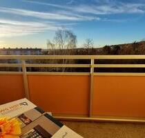 Große 3-Raum-Wohnung mit Balkon und Aufzug im 6. Stock! TOP Ausblick! + Gratis Jahresmitgliedschaft im Fitnessclub - Hohenstein-Ernstthal