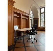 Arbeitsplatz in einem denkmalgeschützten Büro - Coworking desk - Berlin Friedrichshain-Kreuzberg