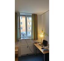 Wohnzimmer Einzelzimmer - 350,00 EUR Kaltmiete, in Bamberg (PLZ: 96052) Bamberg-Ost