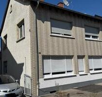 Mehrfamilienhaus im Zentrum von Bürstadt mit großem Garten