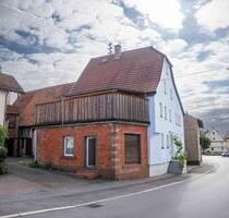 Großes Haus mit Scheune und Garagen in Mosbach-Lohrbach