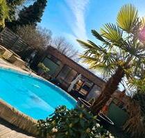 Haus mit Pool + 5 Garagen - 490.000,00 EUR Kaufpreis, ca.  168,00 m² in Krefeld (PLZ: 47805) Dießem