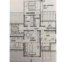 3 ZKBD Dachgeschoß-Wohnung mit Badewanne und Dusche, knapp 90 qm - Hackenheim