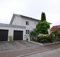 Helle 4,5-Zimmer-Wohnung mit Balkon und Garage in Wettstetten – ab sofort frei!
