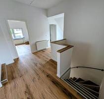 Erstbezug nach Sanierung, Altbauvilla 81 m2, OG Wohnung - Varel
