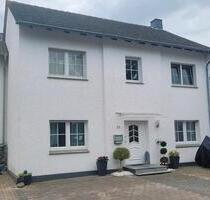 Provisionsfrei! Großes Einfamilienhaus plus Anliegerhaus - Lippstadt Bad Waldliesborn