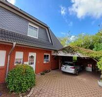 Attraktive DHH mit 5 Zimmern, überdachter Terrasse, PV, WP, FBH - Syke