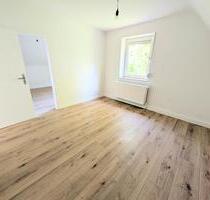 **Was will man mehr? +neuer Laminat +weiße Wände +modernes Tageslichtbad +eigener Garten** - Marl Alt-Marl