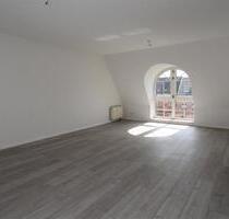 Schöne DG-Wohnung mit attraktivem Laminat und Aufzug - Chemnitz Altendorf