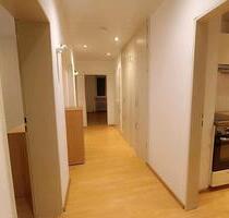 Neu renoviert 4-Zimmer-Wohnung mit 2 Garagen Coburg-Ketschendorf