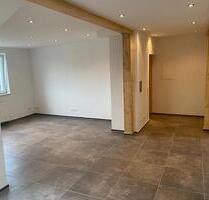 Renovierte 2-Zimmer-DG mit Balkon - Duisburg Hamborn